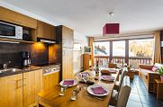 Francija Les Chalets Edelweiss Lagrange Vacances La Plagne jedilna miza